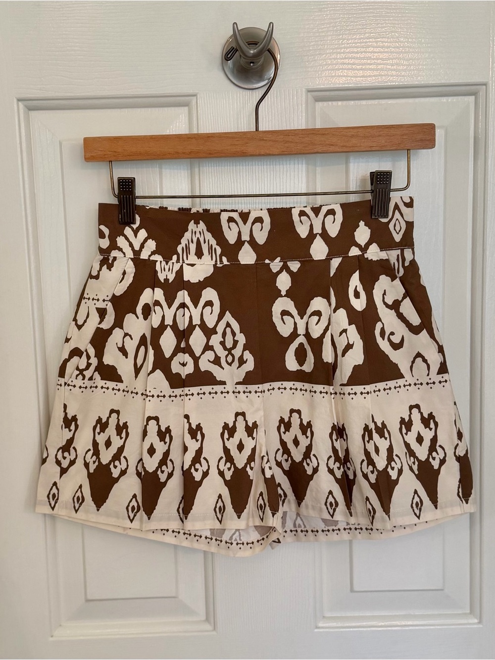 Zenara Melanie Printed Cotton Shorts Ikat Pleated Brown Ivory Elastic Waist XS